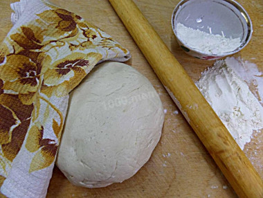 Butter yeast dough on margarine for buns