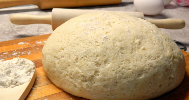 Dough for pies with dry yeast and water