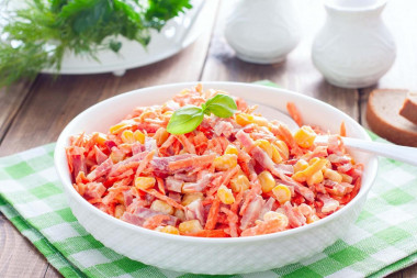 Salad with smoked sausage and carrots