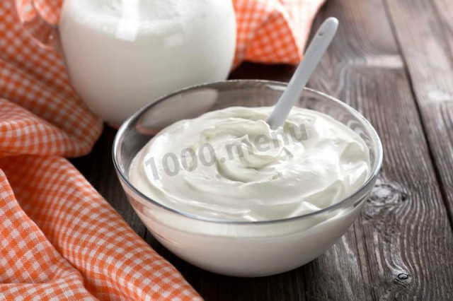 Homemade sour cream from milk and kefir