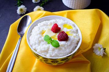 Rice porridge with water and milk