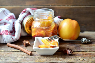 Canned peaches for winter