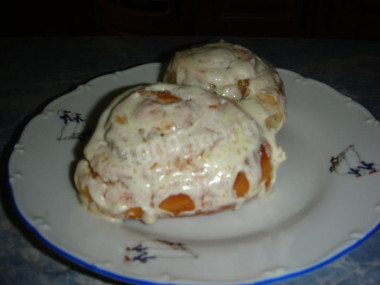 Cinnabons with apples