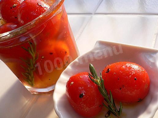 Salted tomatoes with horseradish and mustard in the bank