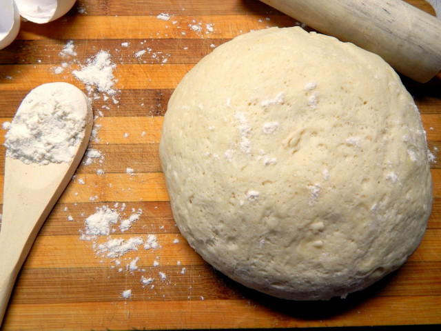 Dough on water for pies on dry yeast