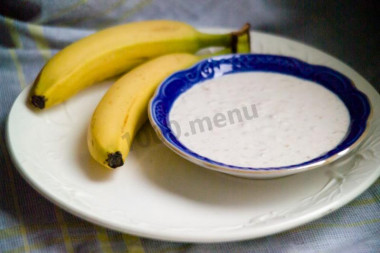 Sour cream banana cream with lemon juice