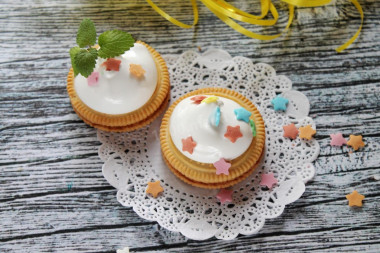 Icing for Easter cake made of powdered sugar