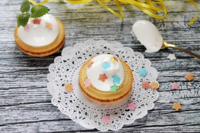 Icing for Easter cake made of powdered sugar