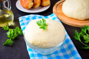 Yeast dough on sour cream