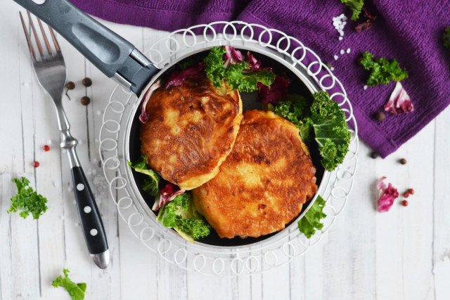 Hake medallions in a frying pan