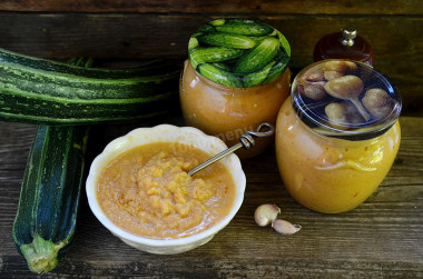 Simple squash caviar in a slow cooker for winter