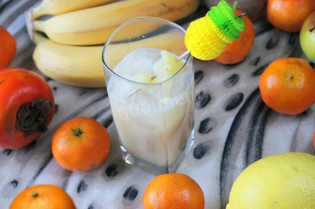 Pina colada cocktail with pineapple juice