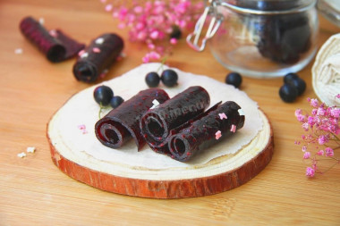 Blackcurrant marshmallows at home