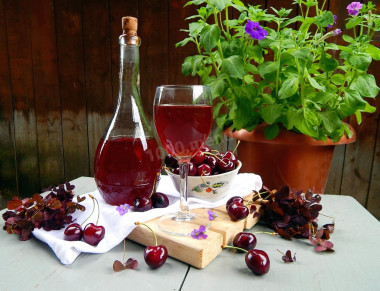 Cherry wine at home