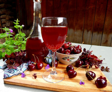 Cherry wine at home