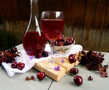 Cherry wine at home