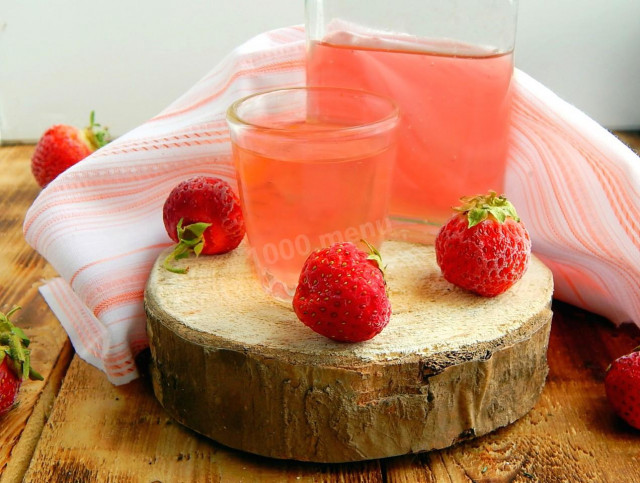 Strawberry liqueur