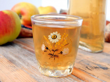 Homemade apple tincture