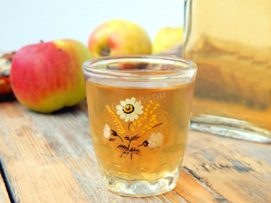 Homemade apple tincture