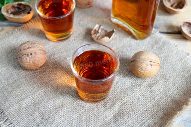 Moonshine tincture on walnuts