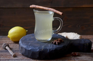 Ginger drink with lemon and honey for weight loss