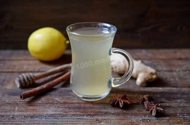 Ginger drink with lemon and honey for weight loss