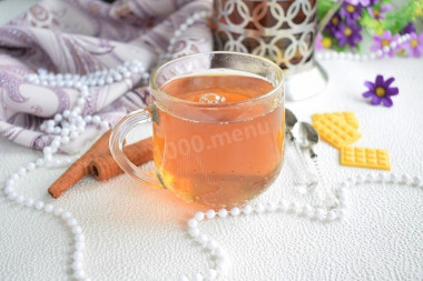 Apple and cinnamon tea