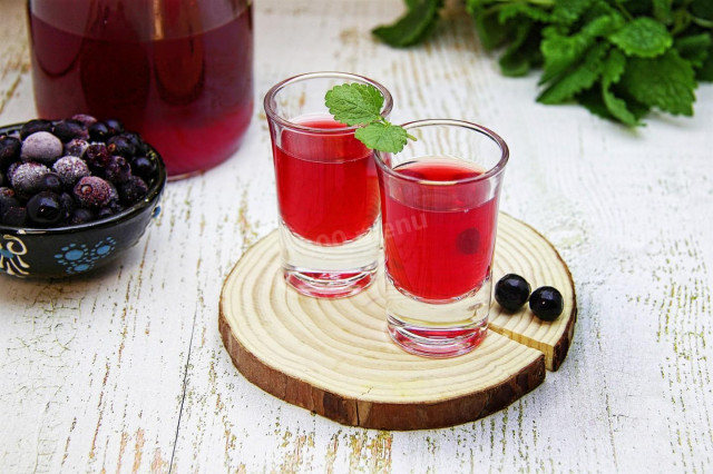 blackcurrant liqueur at home conditions