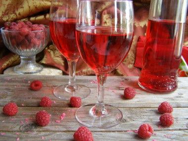 Raspberry liqueur