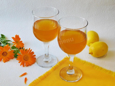 Homemade honey wine made from honey