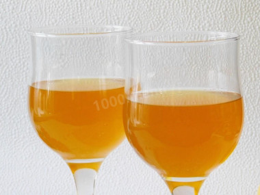 Homemade honey wine made from honey