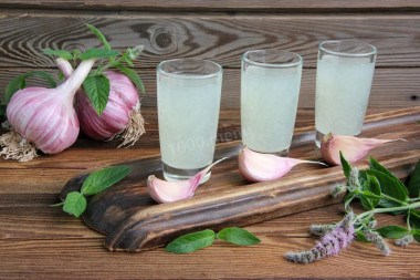 Garlic tincture with vodka