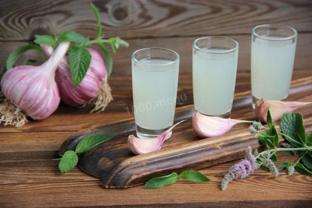 Garlic tincture with vodka