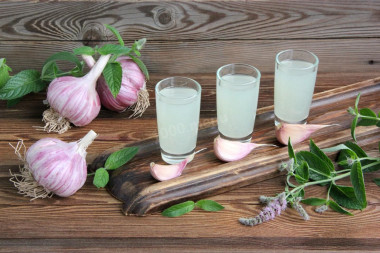 Garlic tincture with vodka