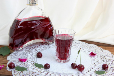 Cherry tincture on vodka with stones