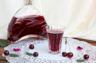 Cherry tincture on vodka with stones