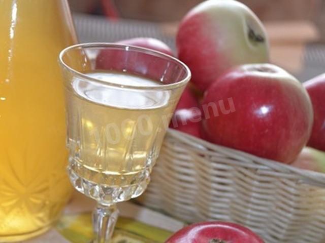 Apple liqueur