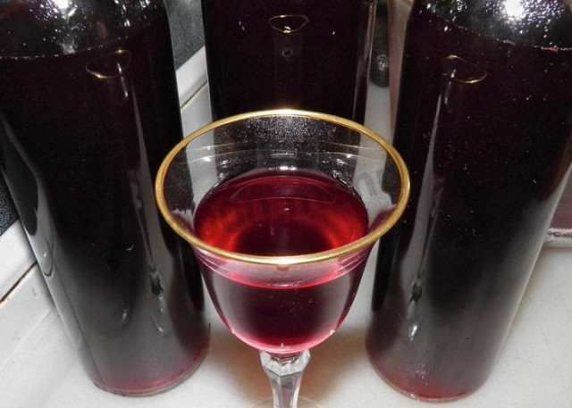 Homemade cranberry wine