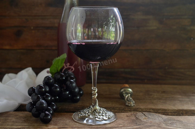 Homemade grape cake wine