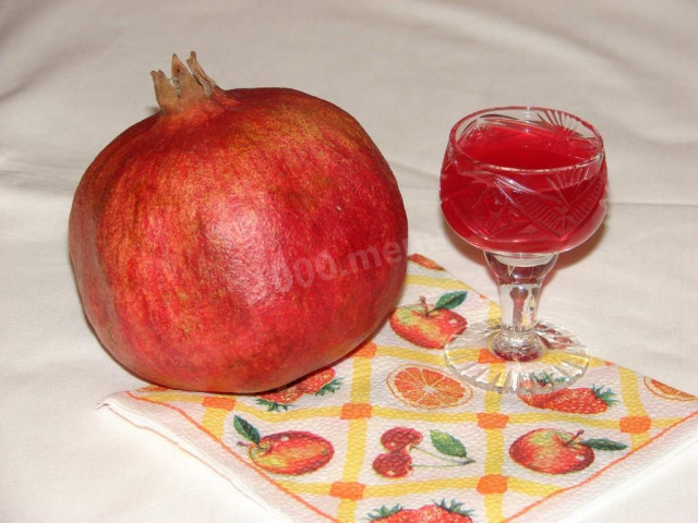 Pomegranate tincture with citrus fruits