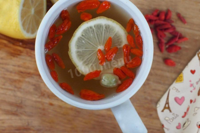 Black tea with goji berries