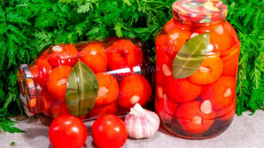 Pickled tomatoes with garlic for winter