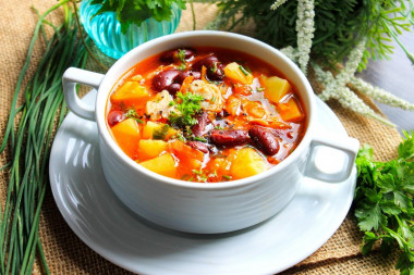 Canned bean and chicken soup