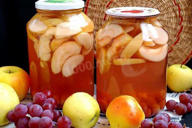 Compote of grapes and apples