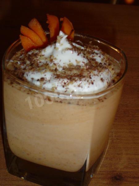 Creamy apricot smoothie