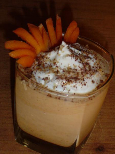 Creamy apricot smoothie