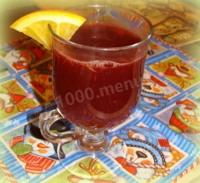 Mulled wine with orange, wine, orange juice and cinnamon