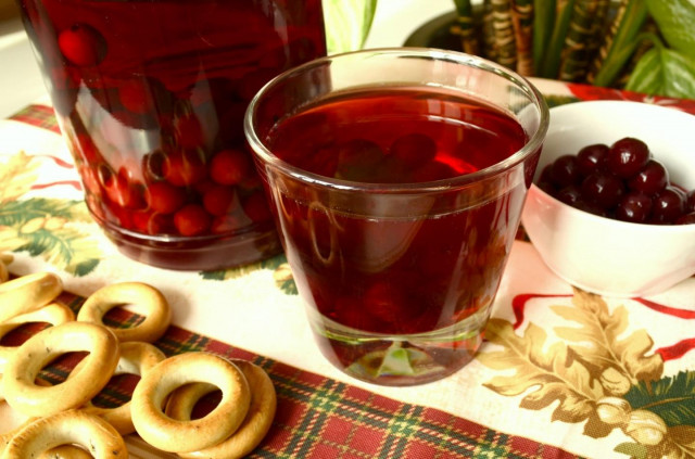 Cherry compote with cherry seeds for winter