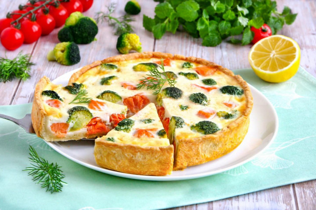 Quiche with salmon and broccoli