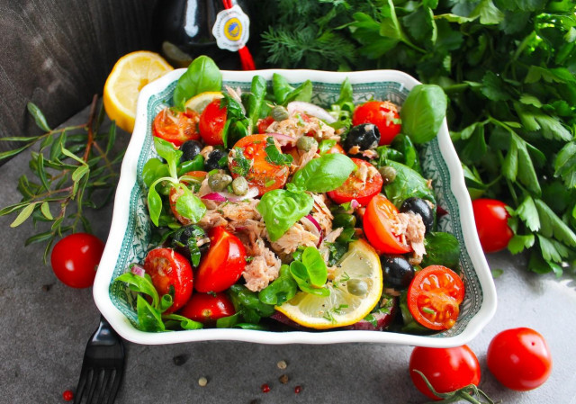 Salad with capers and tuna canned